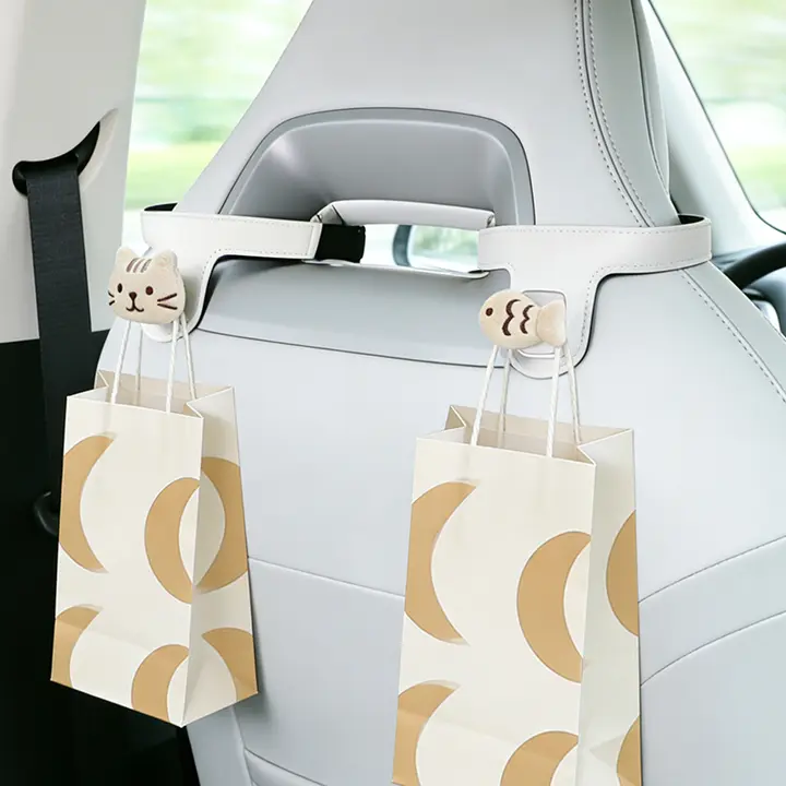 かわいいデザインの車用背面収納フック【汎用・便利な掛けるタイプ】