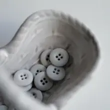 再生ポリエステル製の石ころ色ボタン【直径12mm】