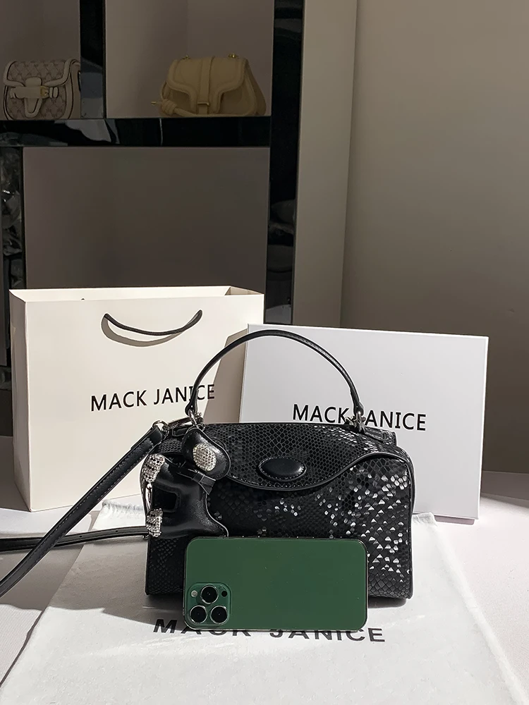 おしゃれなボストンバッグはどこで買えるか？MackJaniceのトレンド感溢れるボストンバッグが通勤に最適な理由