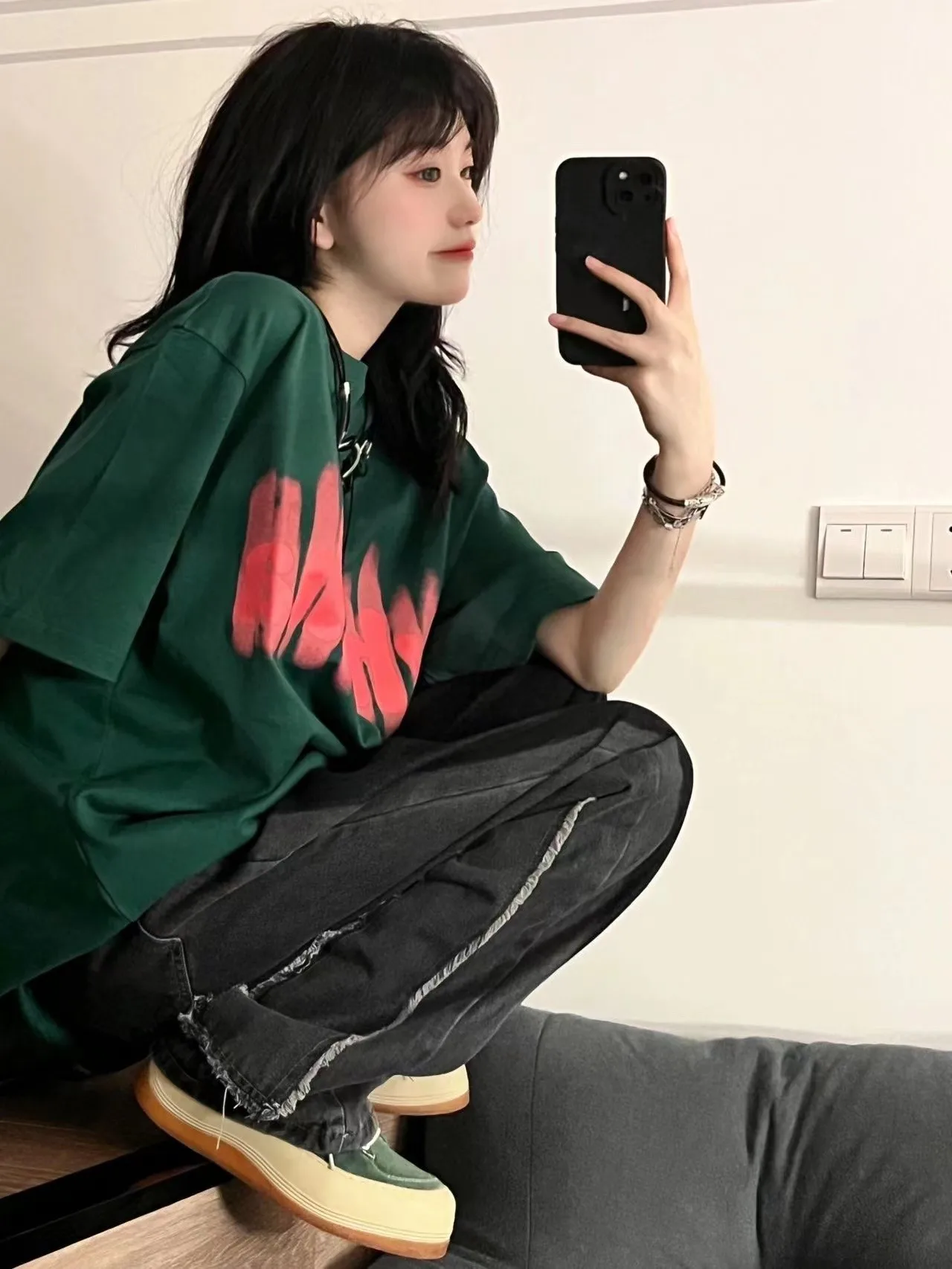 ダークグリーンTシャツは、本当に通勤に合うの？その選び方と活用法を徹底解説