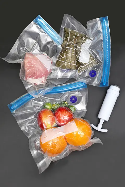 ミニ真空ポンプ付き食品保存袋セット【電動抽気・収納・圧縮】
