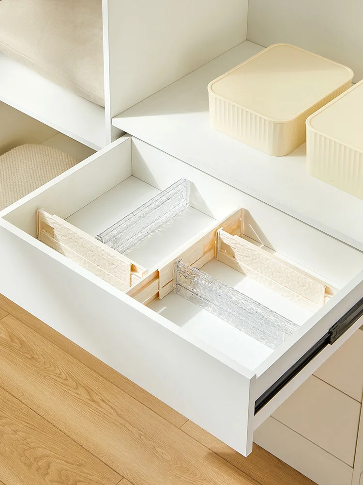 プラスチック製収納仕切り板：2畳狭いクローゼットで衣類を効率的に整理する方法