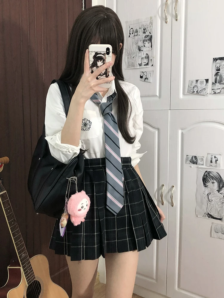 服のカラーをどう選べばいいの？3選で季節や気分に合わせたコーデを実現する方法