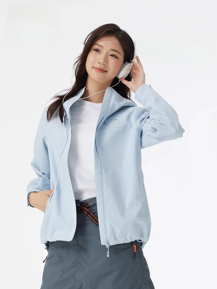 アウトドアで風邪をひきにくい服装は？Camelの軽量防風防水アウターが解決する