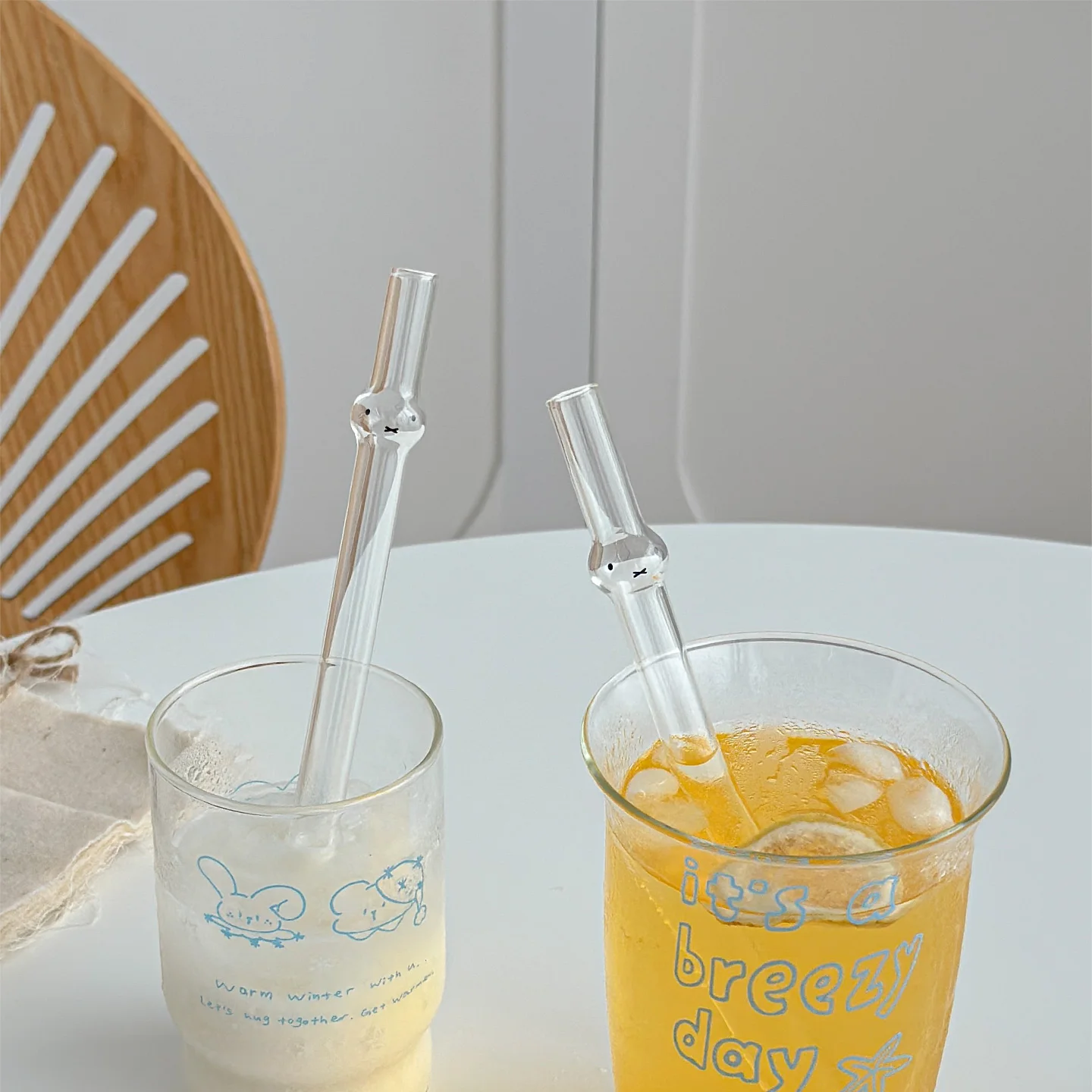 可愛いウサギのストロー透明ガラス製ドリンクボトルとは？使い方と素材の特性を解説