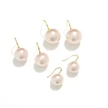 高級感溢れるパールフックイヤリング【トレンド・ファッション】