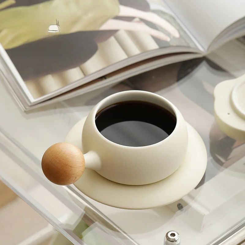 高級陶器製コーヒーマグカップ：おしゃれなデザインと誕生日プレゼントに最適な選択