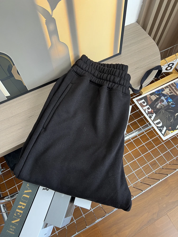 春季用メンズカジュアルパンツ：コットン素材の束脚デザインが日常に合う理由
