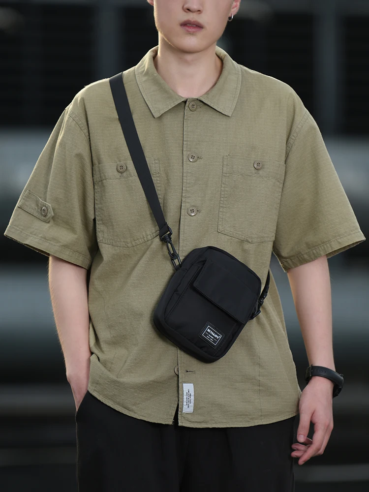 軽量デザインのメンズショルダーバッグ【斜め掛け・多機能・アウトドア用】 韓国系ファッションに合う軽量ショルダーバッグ