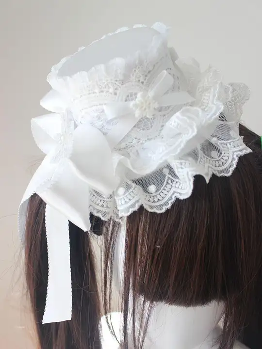クリスマス用浅ブルーのボネ風ミニ帽子とレースリボン付きKCスタイルのヘアアクセサリー