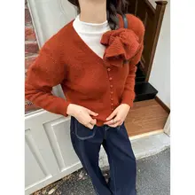 優しいデザインのVネックウールニットセーター【ウサギ毛・冬用・フィット】（セットアップ対応）