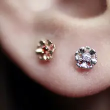 ミニ立体花のイヤリング【デイジーデザイン・細いフレーム・女性用】