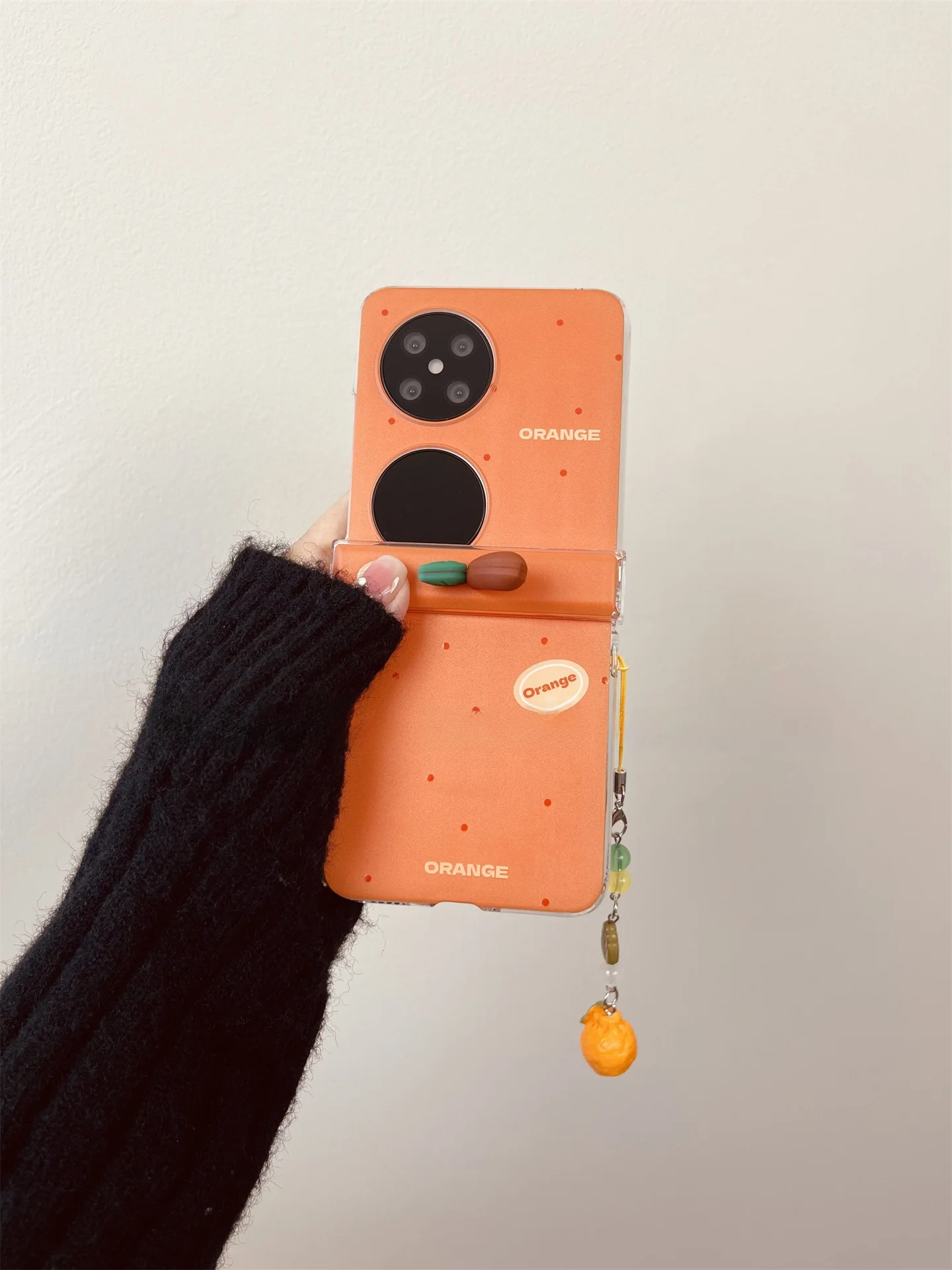 大人女性に人気の手帳型スマホケースは、どう選ぶ？