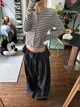 レトロストライプTシャツと黒いレース付きワイドパンツのコーディネート【ゆったりシルエット・カジュアル】（セットアップ対応）