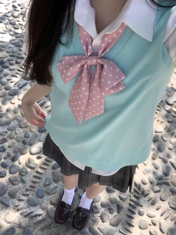 春の服装で迷わない！ドット柄水手服が通勤にも合う理由は？
