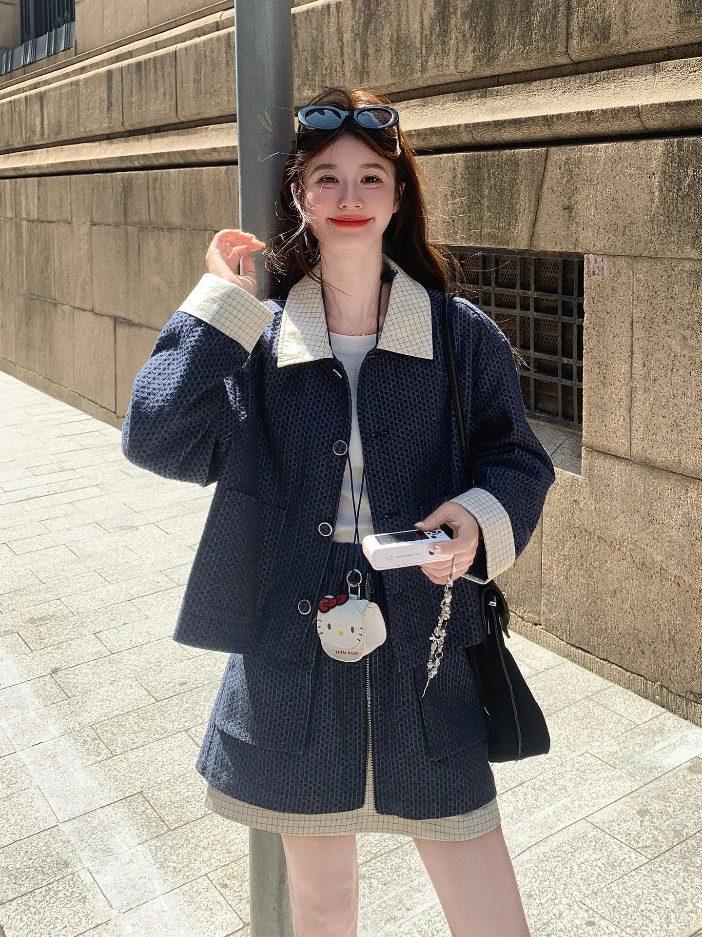 20度の日差しの中、高校生が着るべき服装は？