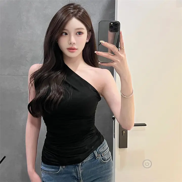 ブラックストラップキャミソール【オフショルダー・背中開き・フィットデザイン】