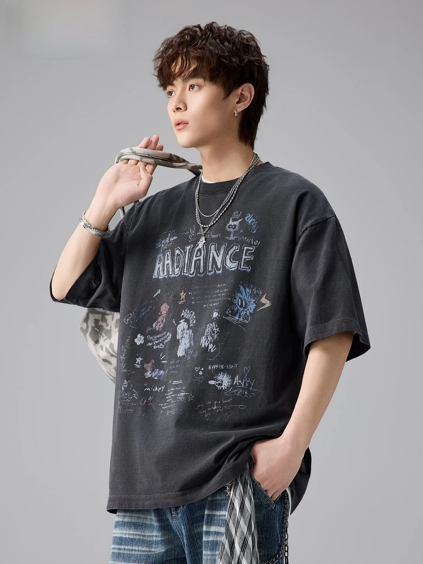 グラフィックTシャツを選ぶときに迷うのは、どんなタイプか？