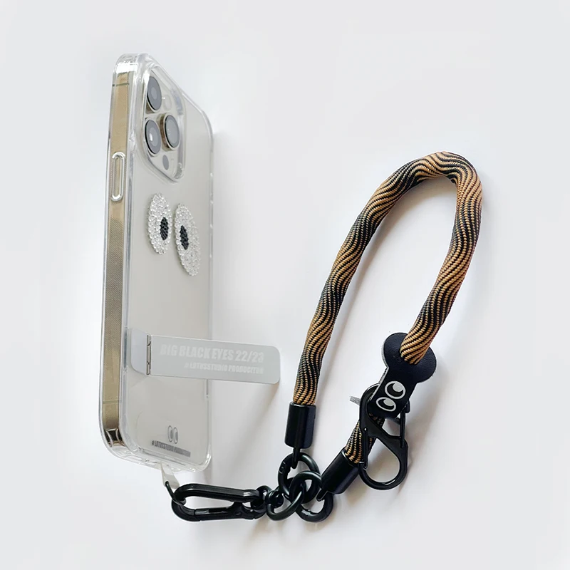 茶色と黒のアイシリーズ スマホストラップ：後ろ固定で防紛失の実用性を検証