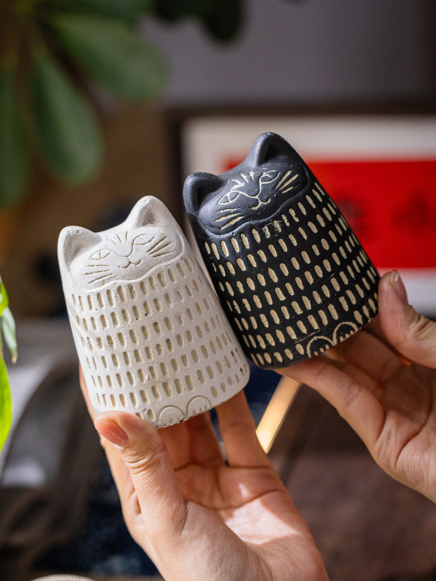 可愛いミニ猫デザインのデスクトップ装飾品：おしゃれで人気の招き猫雑貨