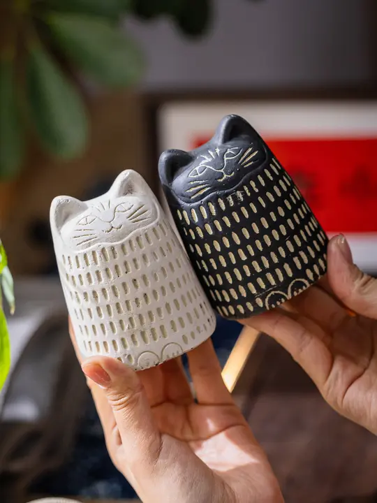 可愛いミニ猫デザインのデスクトップ装飾品【カラフル・招き猫・茶卓用】