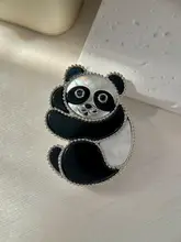 パンダブローチ【黒瑪瑙・デザイン性のある幸運な動物・冬のコート用アクセサリー】