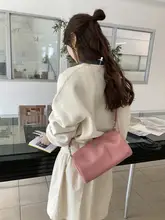 春にぴったりなピンクのショルダーバッグ【ボストン型・スタイリッシュ・多用途】