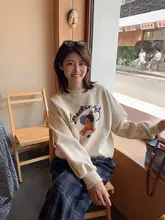 可愛いクマプリントの裏起毛プルオーバー【冬用・ルーズフィット】