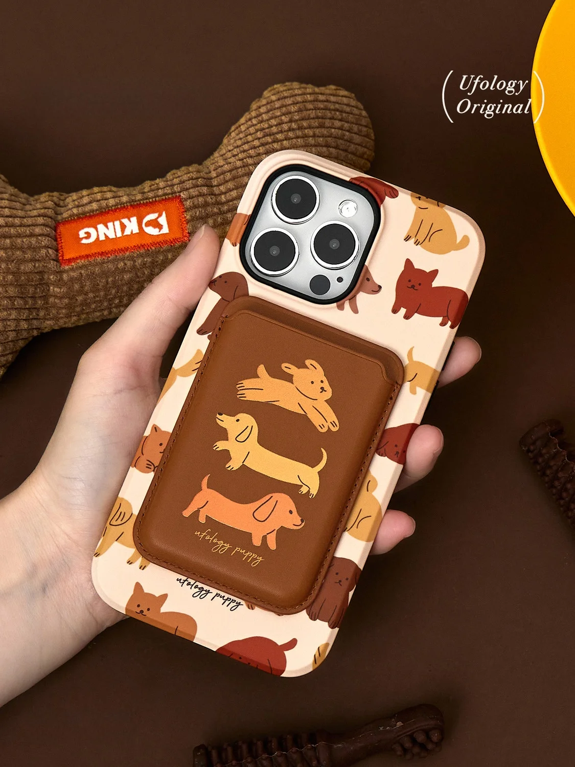 磁気吸着スマホケース兼カードポケット：秋冬用犬デザインで実用性とファッションを両立