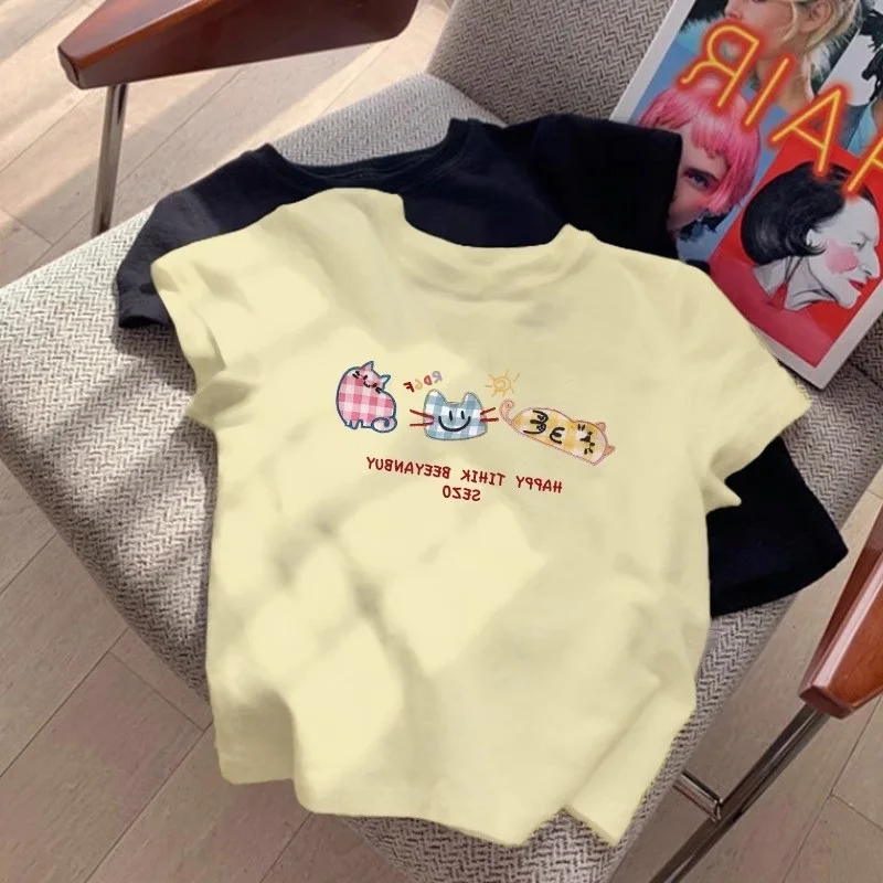 「tシャツ 小さい」はどうやって選ぶ？ミルクイエローの猫プリントTシャツが解決する、通勤と夏の悩み