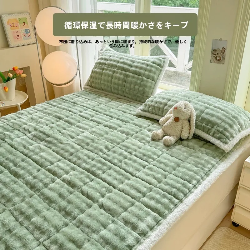 うさぎ毛フリーススプレッド：冬用保温ベットパットの実用性とサイズ選定ガイド