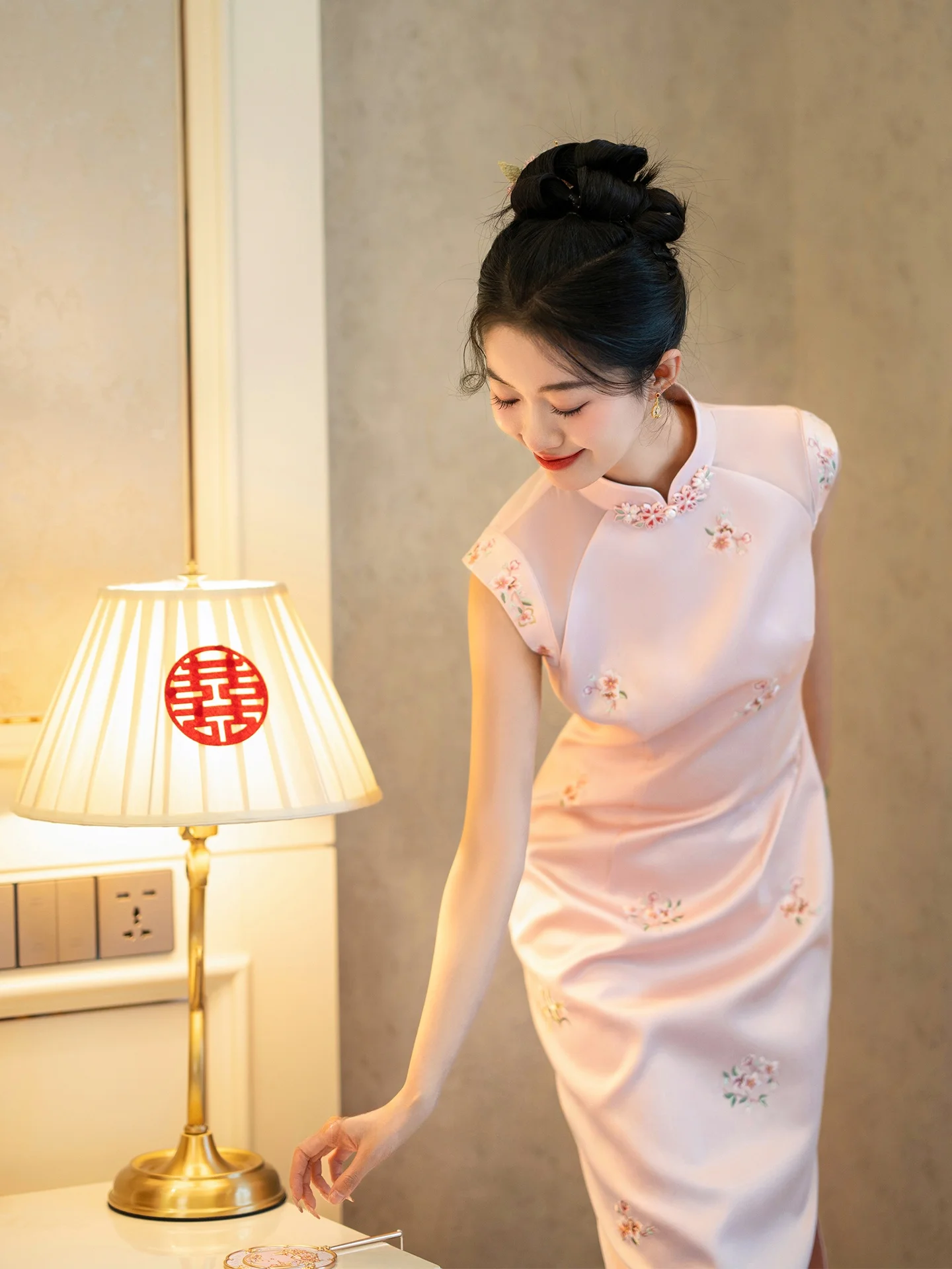 結婚式 ゲスト ワンピース どう選ぶ？桃色のチャイナドレスが意外に人気な理由とは