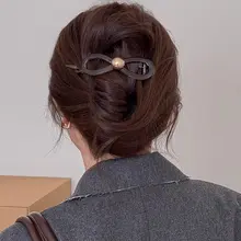 高級感あるパール付きバタフライリボンヘアクリップ【ツイストデザイン・後ろ頭用】
