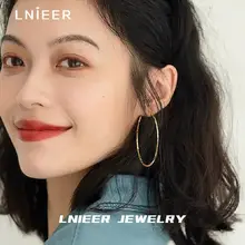 高級感ある925シルバー製大きな円形イヤリング【エレガントなデザイン・女性用】