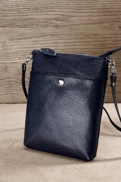 シンプルなデザインの牛革製クロスボディポーチ【男女兼用・カジュアル・ファスナー付き】