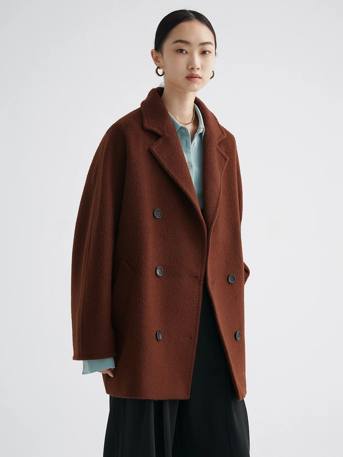 大人可愛い服 40代コーデの完全ガイド｜自然な質感とシルエットのバランス