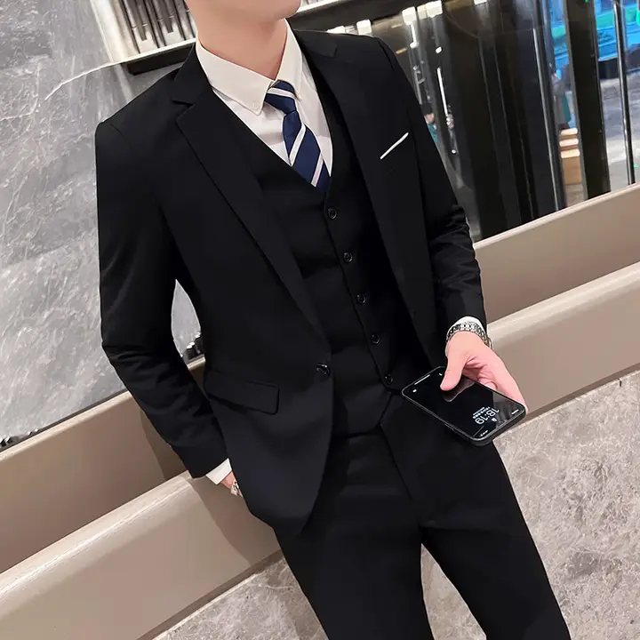 ビジネス用男性スーツ【カジュアルデザイン・秋冬用・三つ揃い・ジャケット＆パンツ＆ベスト】（セットアップ対応）