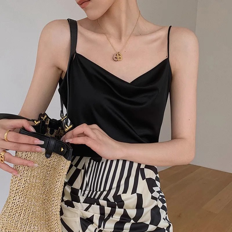 大人可愛い服 40代コーデの完全ガイド｜アプリコット×ブラックのフレンチスタイルが伝える自然な優しさ