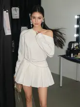 デザイン性のあるスリーブレスのプリーツシャツワンピース【フレンチスタイル・ウエストシェイプ・ひざ丈】