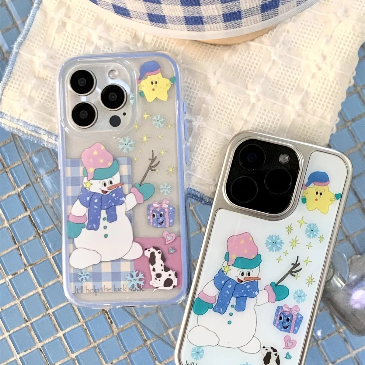 雪人グッズとクリスマスグッズをどう選ぶ？冬の雰囲気を演出する「雪だるまと子犬」デザインのスマホケースがおすすめ