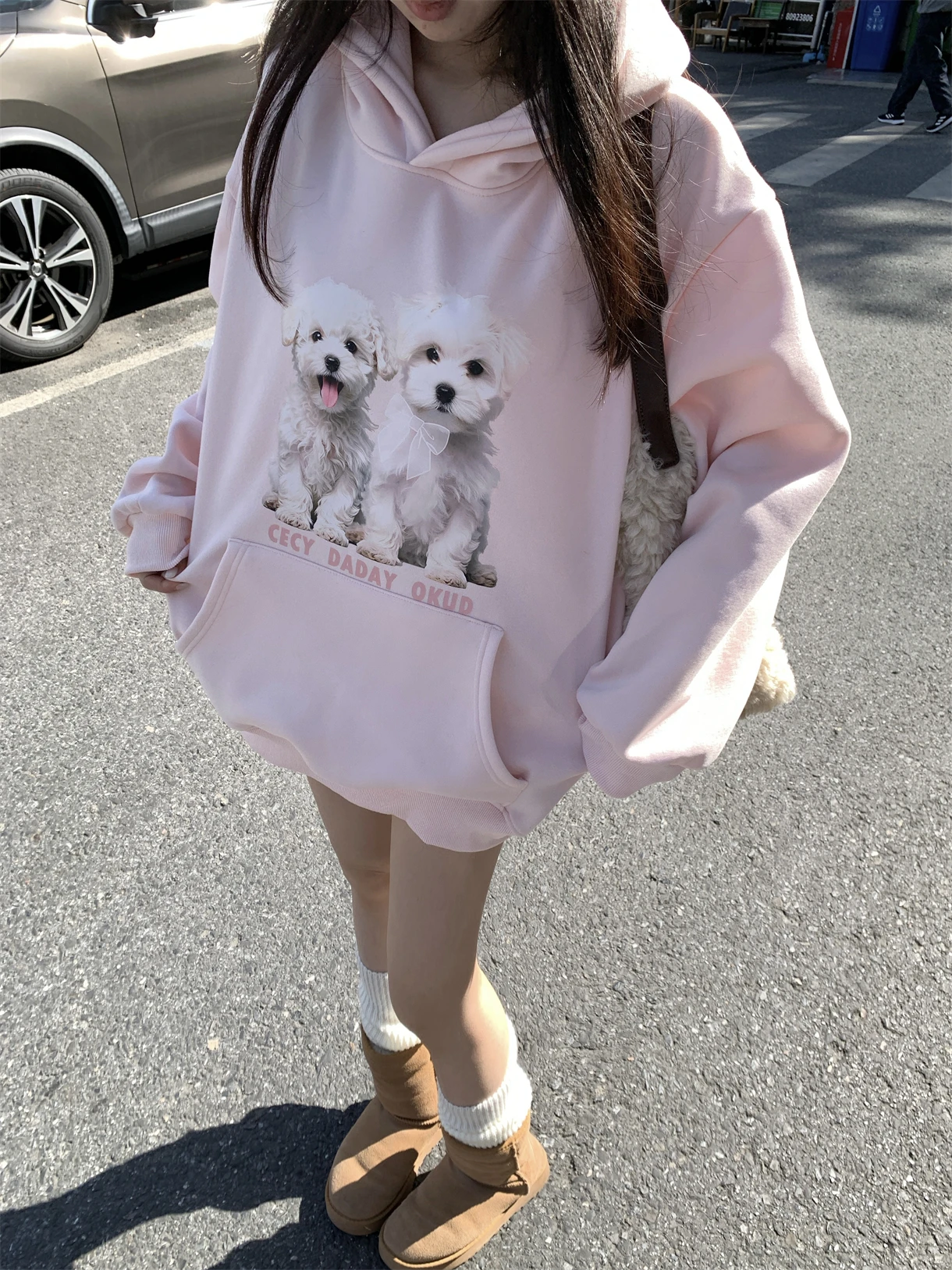 犬プリントのフード付きパーカー：秋冬に最適なルーズフィットデザインの実用性解析