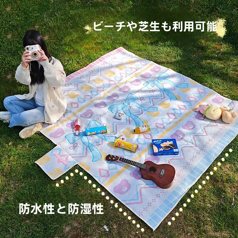 携帯用ピクニックマット：ファミリーキャンプで快適な寝転びを実現する厚手防湿マット