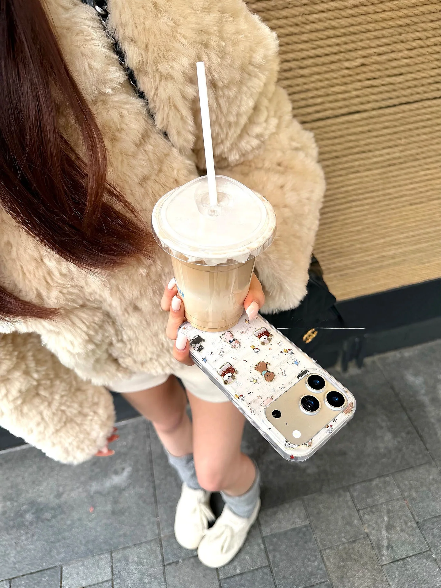 可愛い星柄の犬デザインiPhoneケース：全包型で5G対応の保護機能を実現
