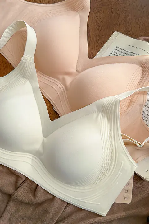 女性用ブラジャー【一体型・ワイヤレス・バストを寄せる・無垢なデザイン】