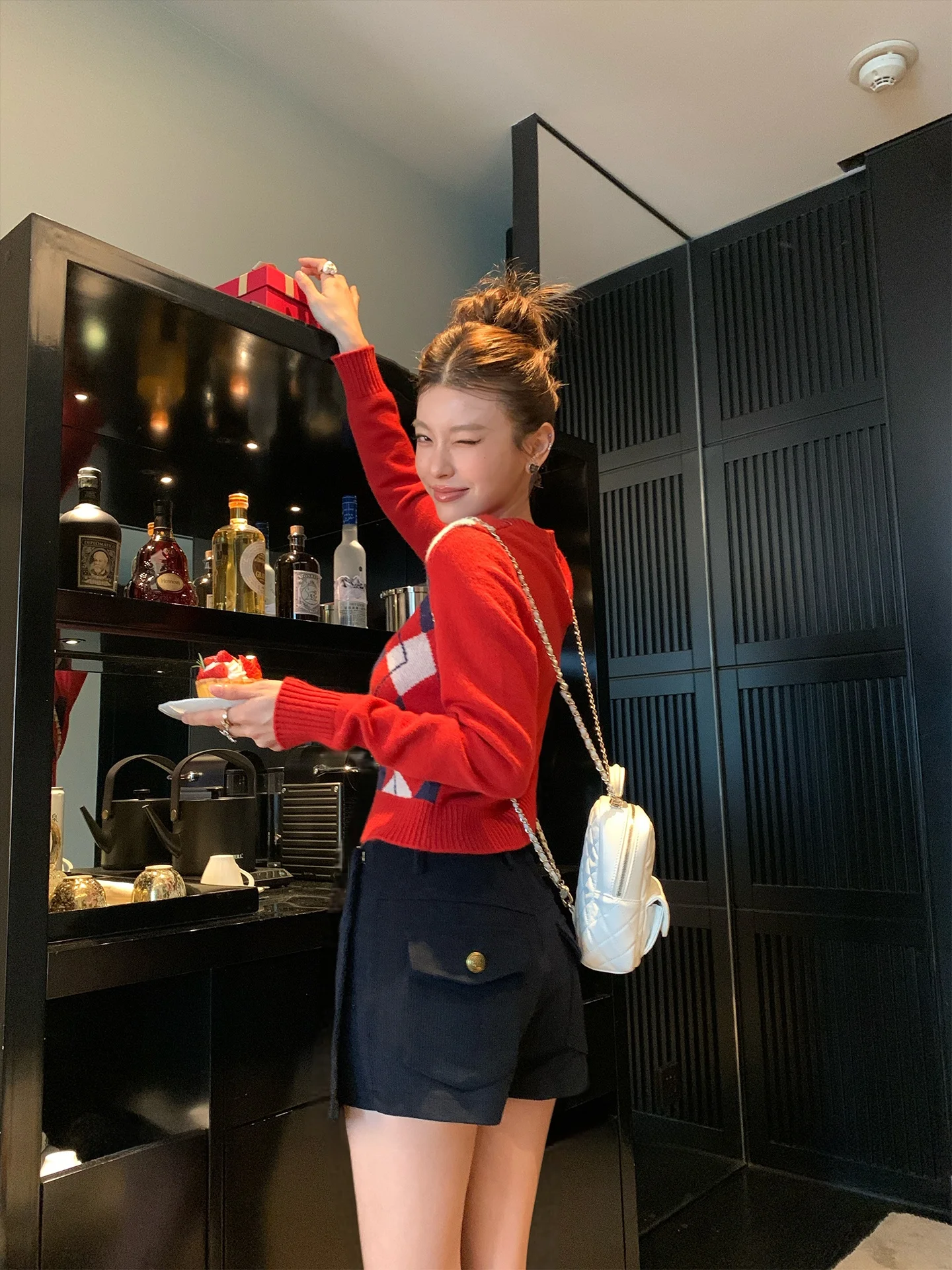 バルマン風ライトコーデュロイ風半身スカートパンツ：おしゃれで機能性を兼ね備えた2025冬のボトムス