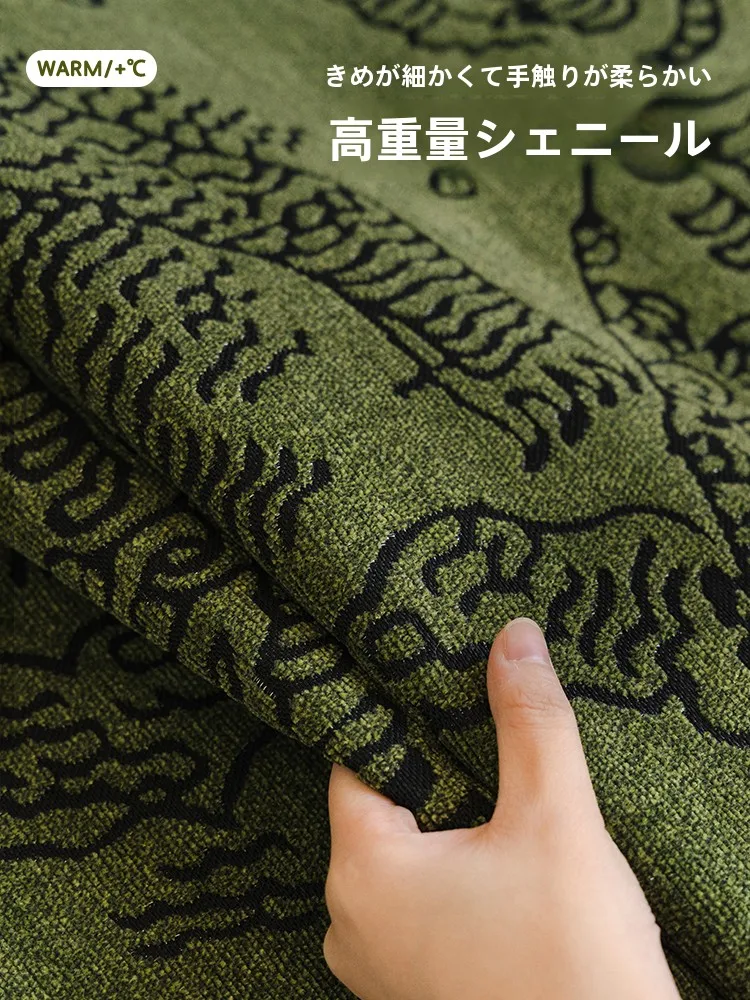大きめ クッション カバー は本当に必要なのか？その選び方と、今こそ注目すべき高級感のソファクッションとは