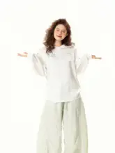 ヴィンテージデザインのリボン付きVネック長袖Tシャツ【秋用・ゆったりカジュアル】
