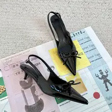 レトロデザインの赤いハイヒール【バタフライリボン・ポインテッドトゥ・バックストラップ・ミニヒール】