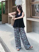 腰果花プリントのワイドレッグパンツとノースリーブトップ【夏用・カジュアル・コントラストカラー】（セットアップ対応）