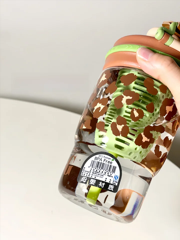 高いデザイン性を誇るトライタン製ストロー付き水筒【食品グレード・耐熱・コンパクト・持ち運び便利】